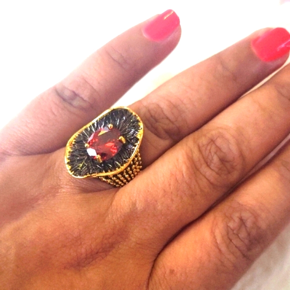 Vintage-Inspired Gold Ring with Intricate Detailing and Rich Red Gemstone - Picture 6 of 6